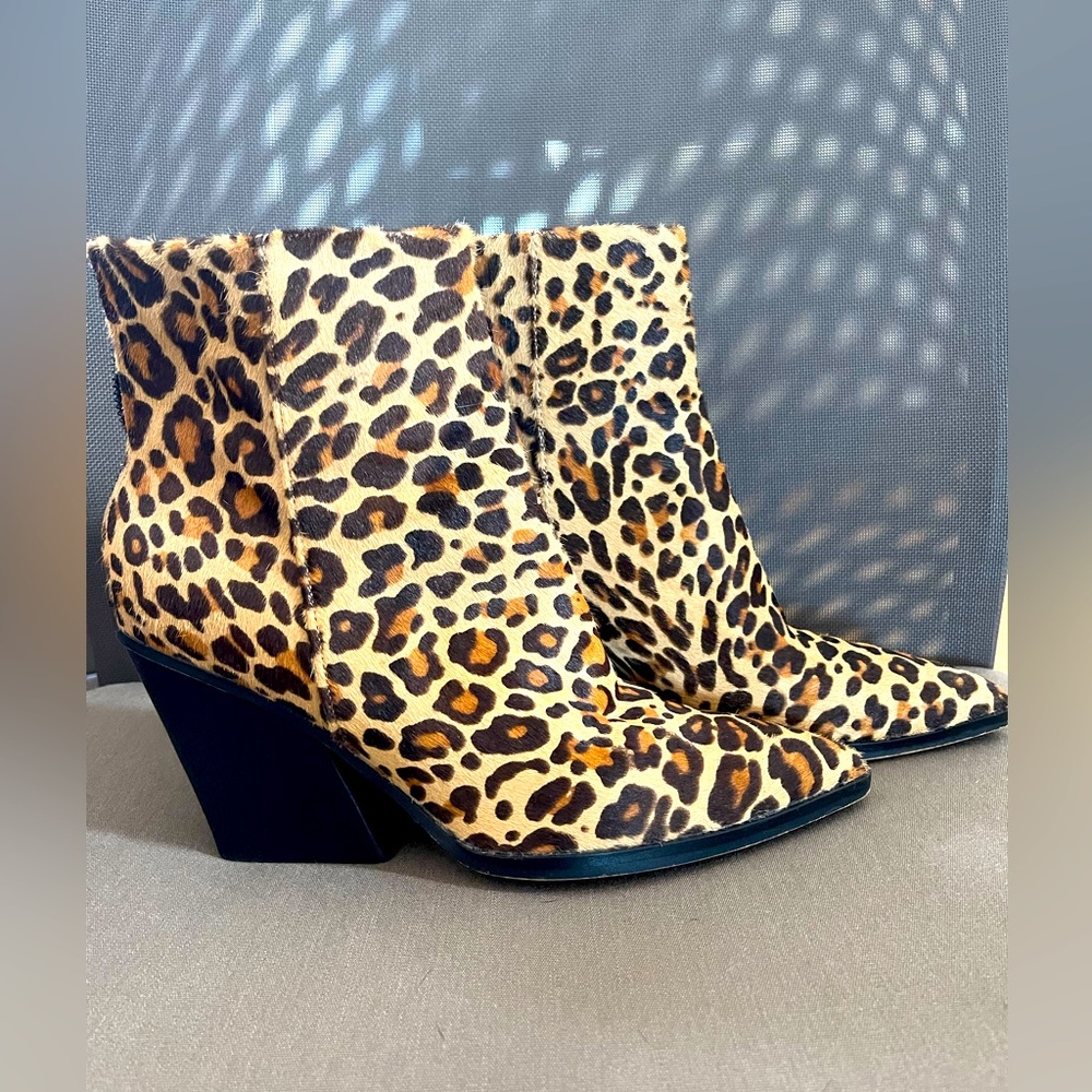 Dolce Vita cheetah printed booties with back zipper